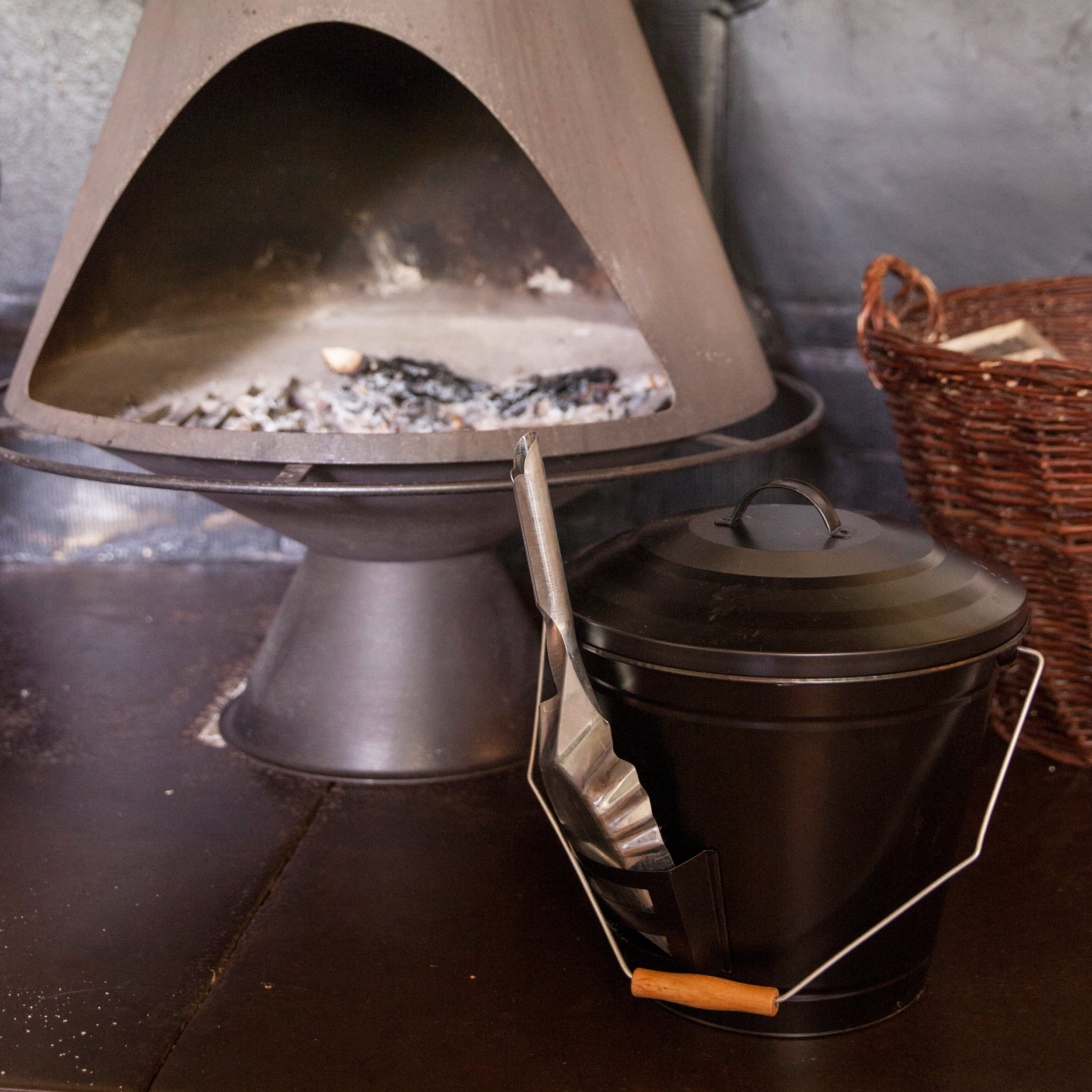 Ash Bucket With Shovel - Image 3
