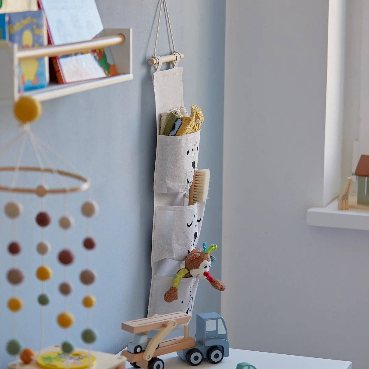 Hanging Organiser With 3 Pockets - Image 3