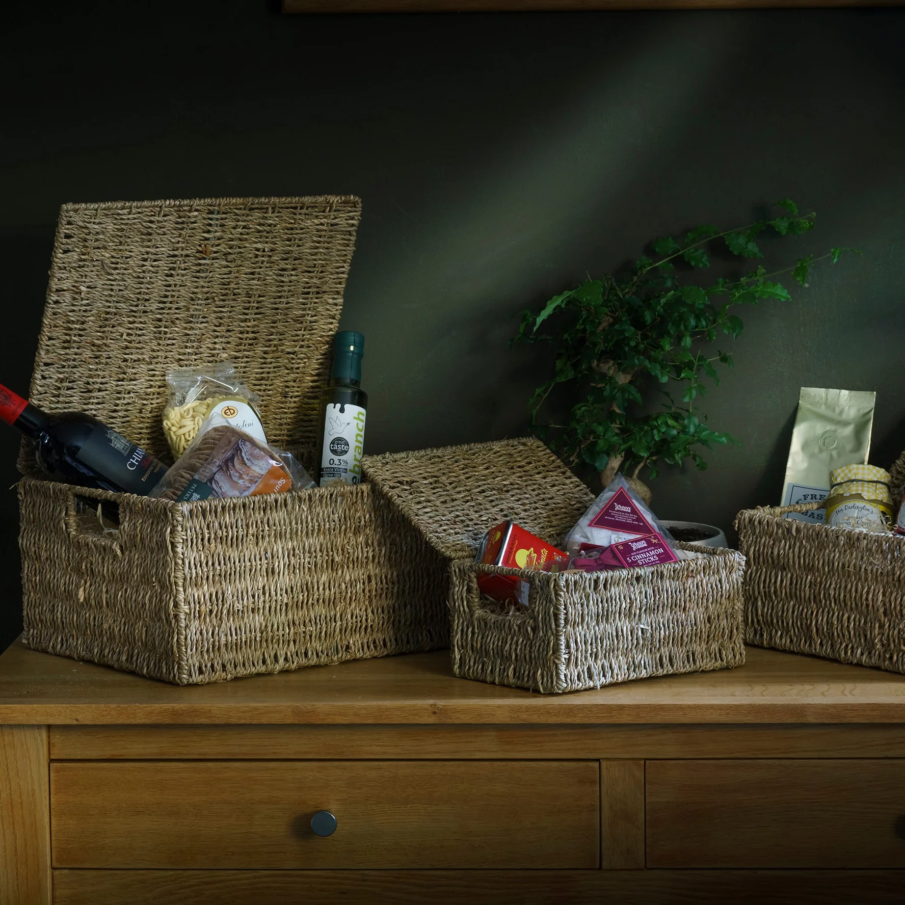 Lidded Seagrass Hamper Medium - Image 3