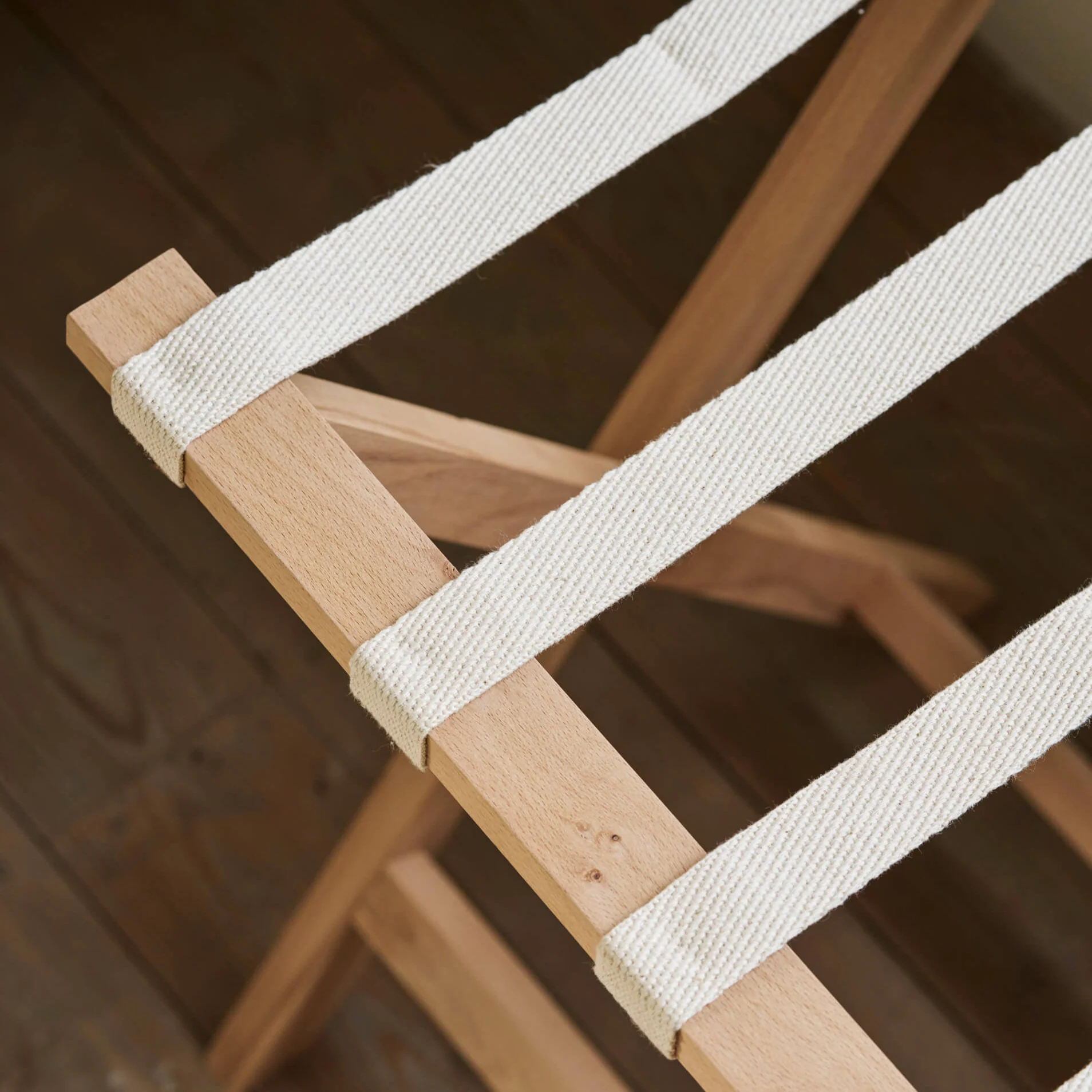 Suitcase / Luggage Rack - Wooden - Image 10