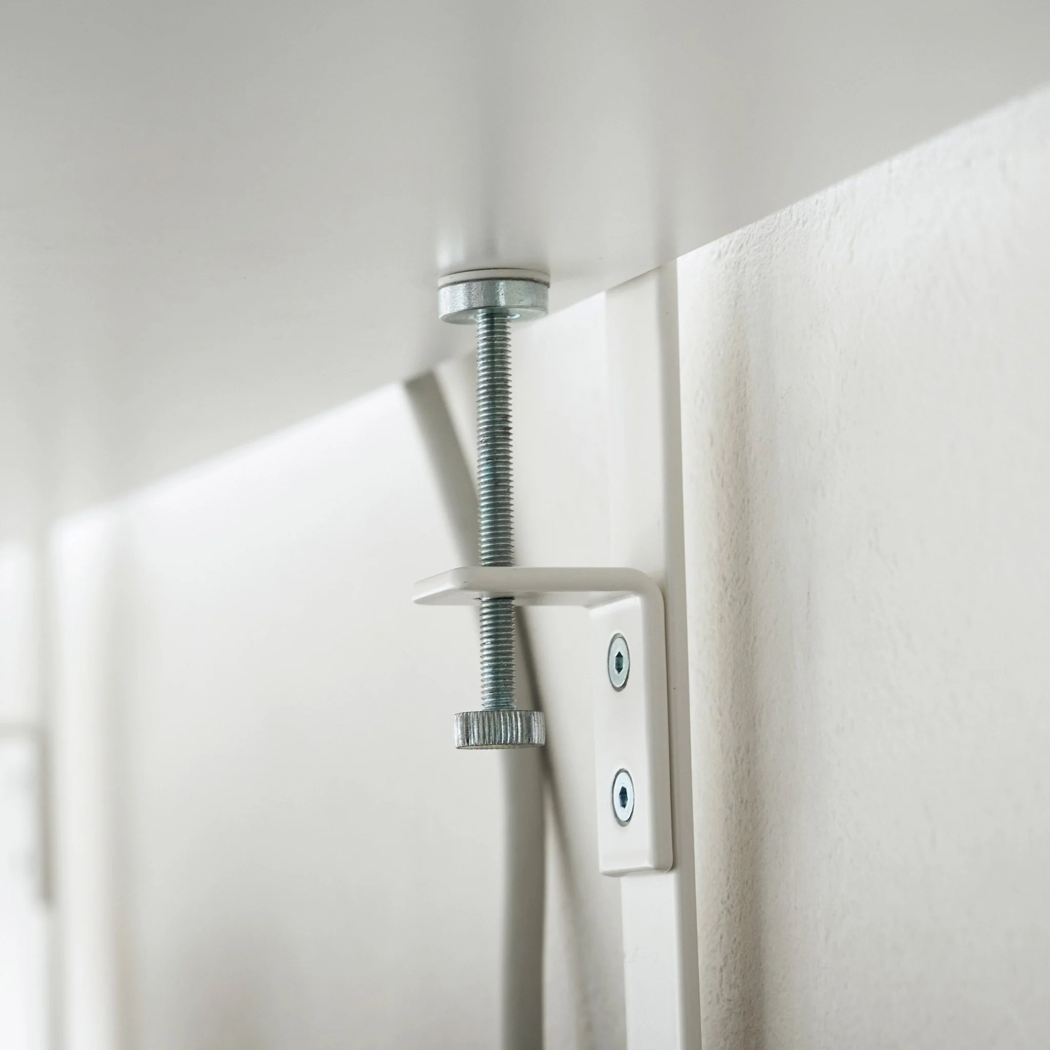 Under Desk Cable and Router Organiser - Image 5